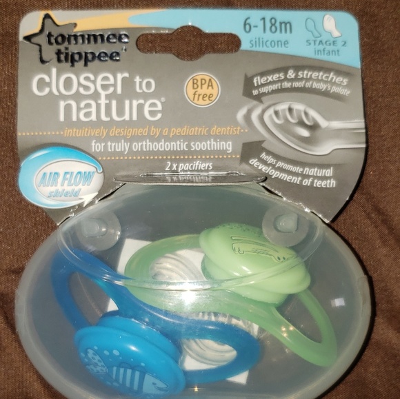Tommee TIPPEE Accessories Tommee Tippee Pacifiers With Case Poshmark